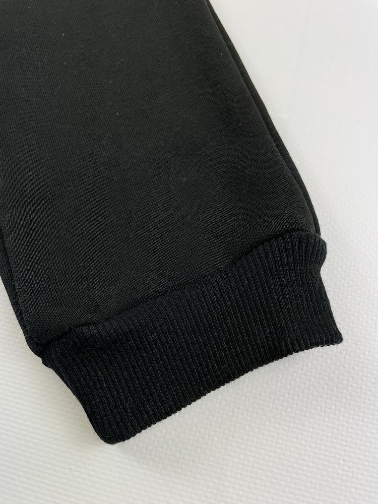 Утепленные спортивные штаны детские Робинзон черные 256 - размеры