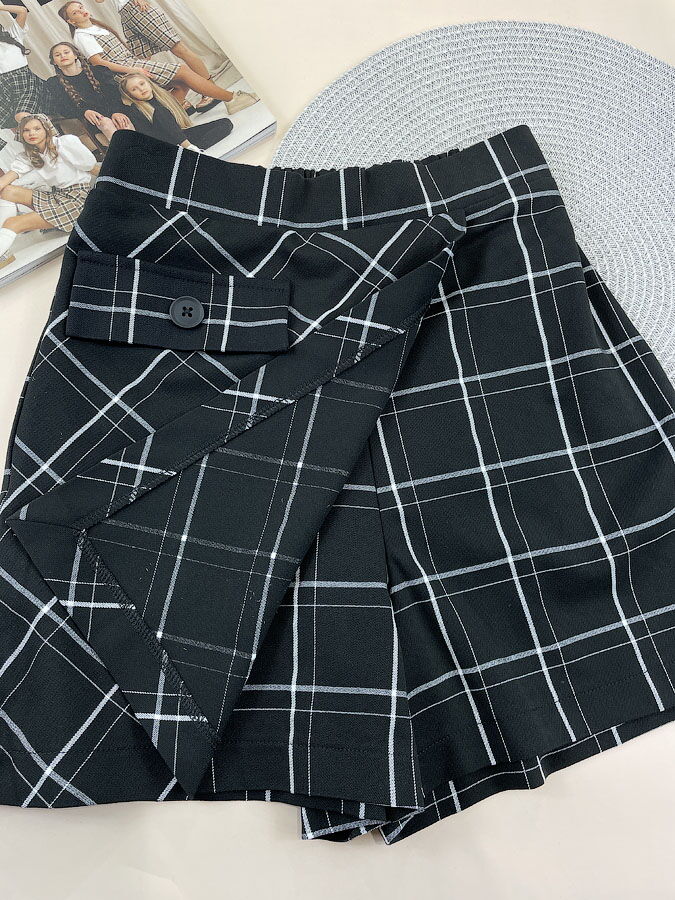 Юбка-шорты для девочки Mevis Клетка черная 5163-01 - фотография