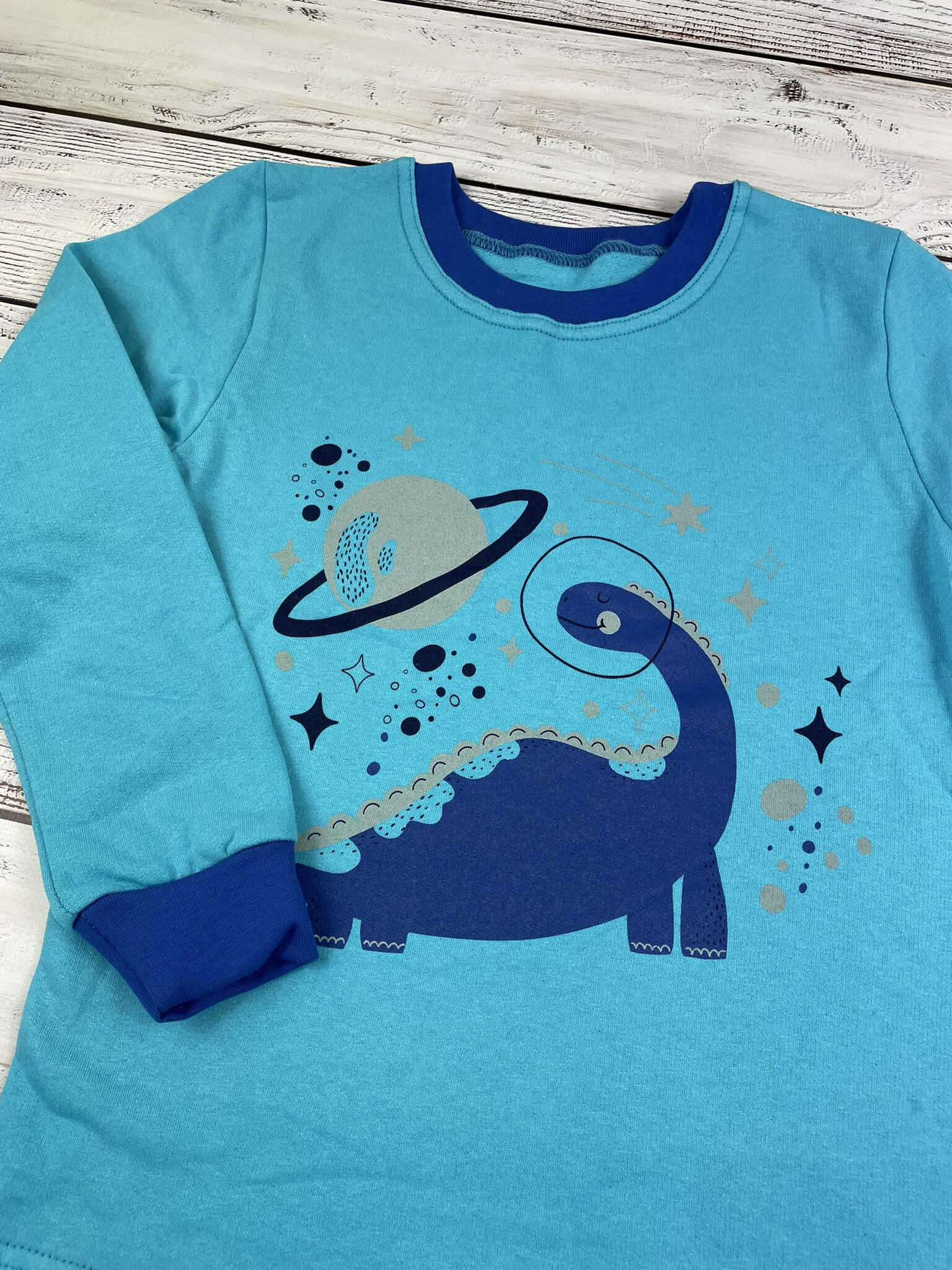Утепленная пижама для мальчика Фламинго динозавр в космосе бирюзовая 329-053 - фото