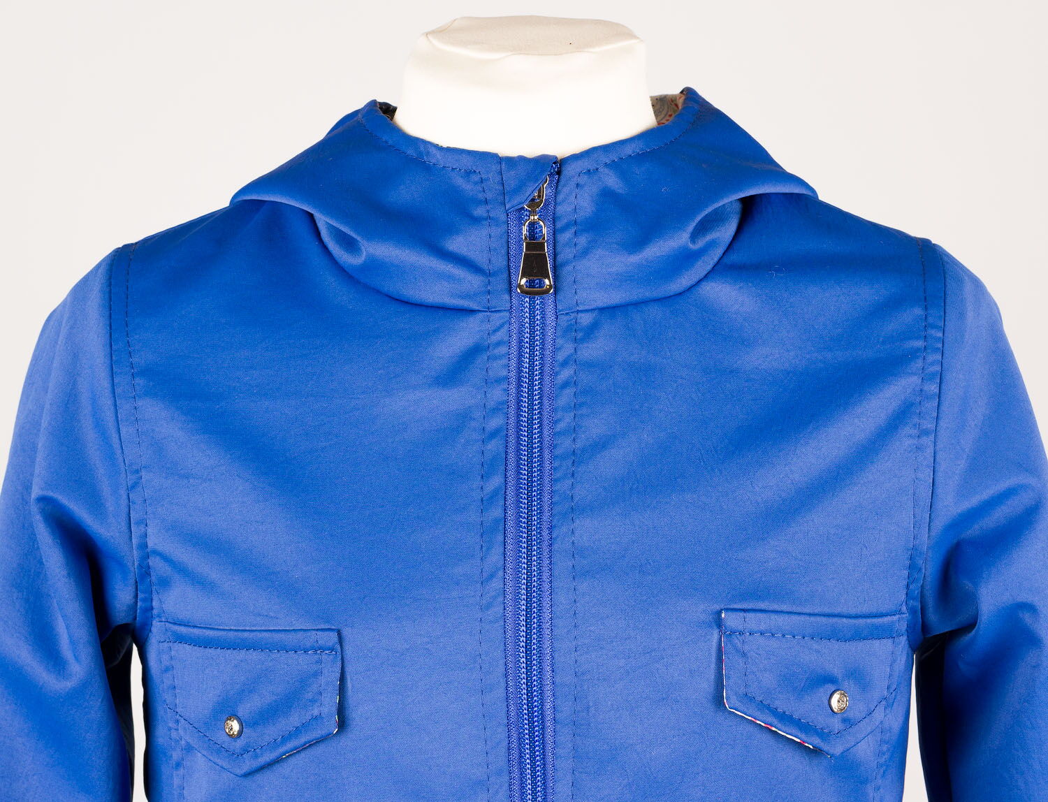 Куртка-ветровка для девочки ОДЯГАЙКО синяя 24012 - картинка